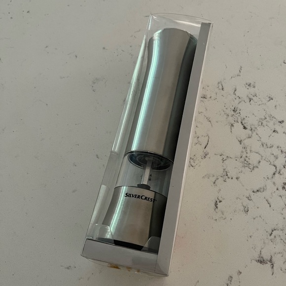 SilverCrest Electric Salt & Pepper Grinder - Picture 5 of 6